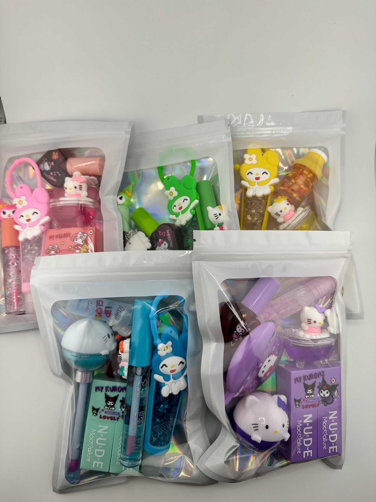 7 PC Random Mix Scoop Color Bags Hello Kitty